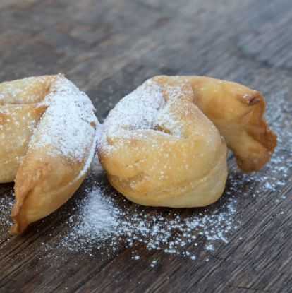 Show details for Kims Apple Pie Deep Fried 6's Picture of Kims Apple Pie Deep Fried 6's
